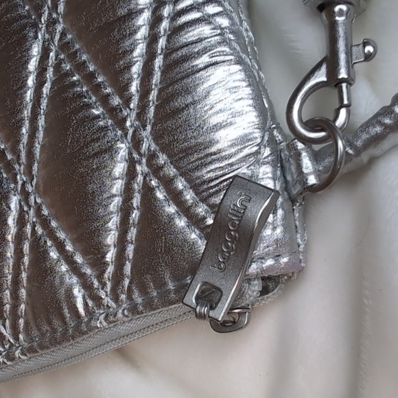 Baggallini Bubble Quilted Pattern Wristlet Clutch - Picture 6 of 12